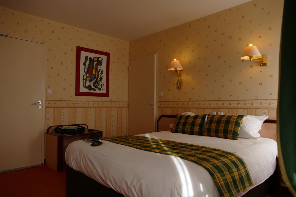 Logis Hotels Le Champalud Restaurant La Citadelle Oree-d'Anjou ห้อง รูปภาพ