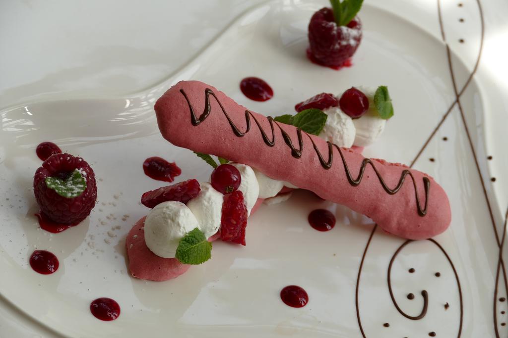 Logis Hotels Le Champalud Restaurant La Citadelle Oree-d'Anjou ภายนอก รูปภาพ