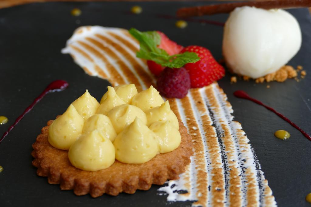 Logis Hotels Le Champalud Restaurant La Citadelle Oree-d'Anjou ภายนอก รูปภาพ