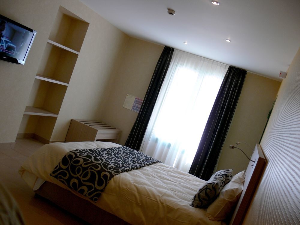 Logis Hotels Le Champalud Restaurant La Citadelle Oree-d'Anjou ภายนอก รูปภาพ