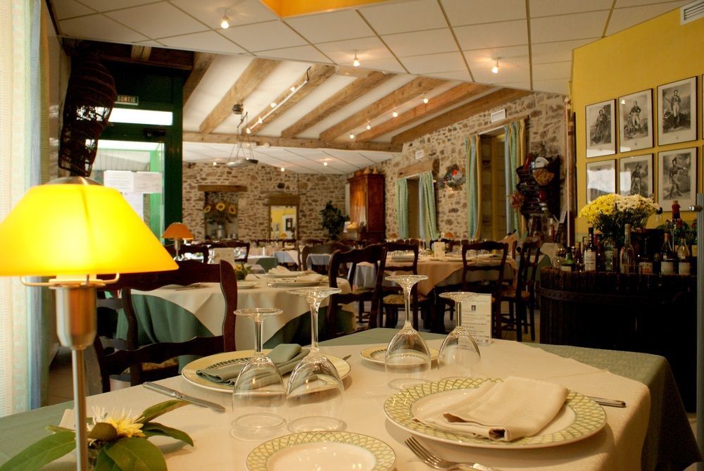 Logis Hotels Le Champalud Restaurant La Citadelle Oree-d'Anjou ภายนอก รูปภาพ