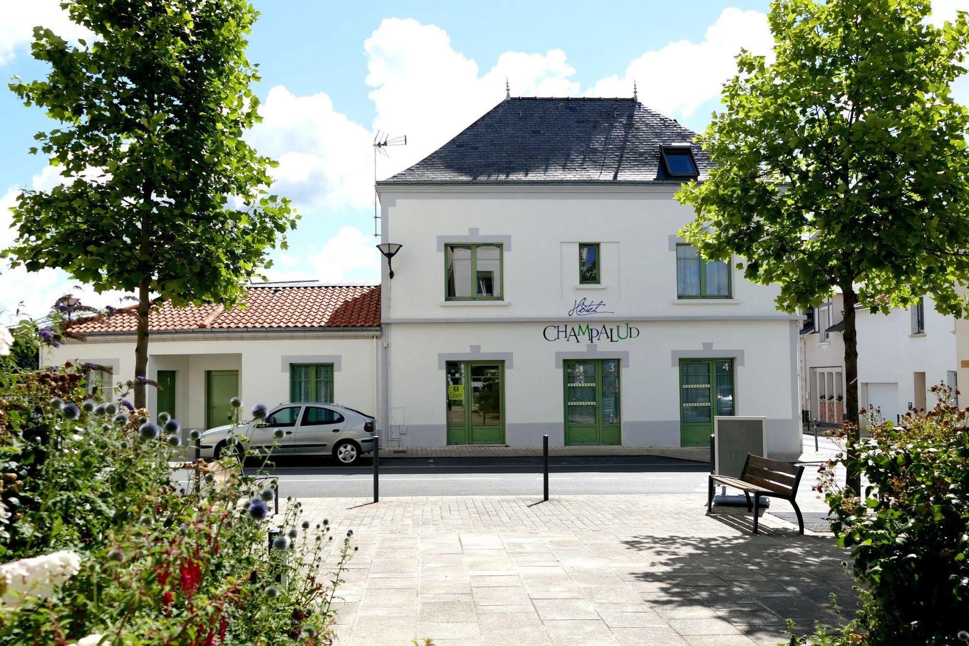 Logis Hotels Le Champalud Restaurant La Citadelle Oree-d'Anjou ภายนอก รูปภาพ