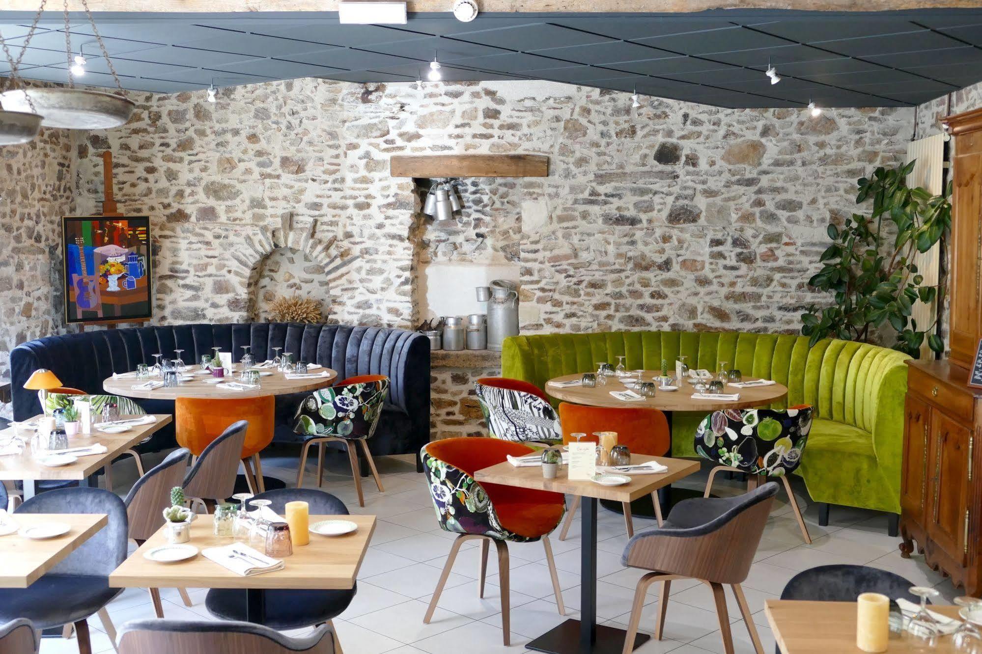 Logis Hotels Le Champalud Restaurant La Citadelle Oree-d'Anjou ภายนอก รูปภาพ