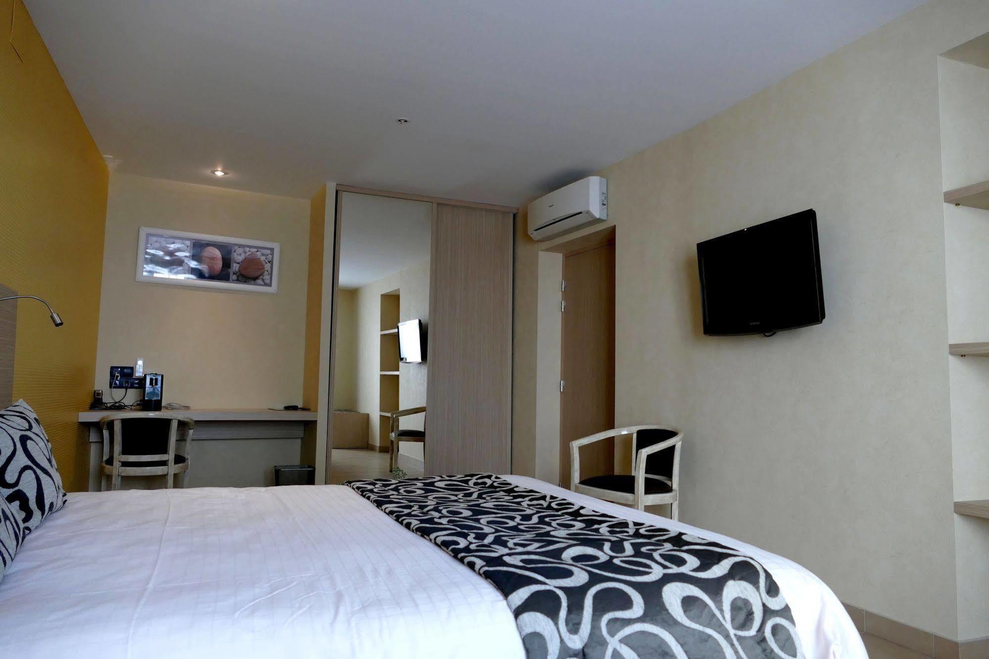Logis Hotels Le Champalud Restaurant La Citadelle Oree-d'Anjou ภายนอก รูปภาพ