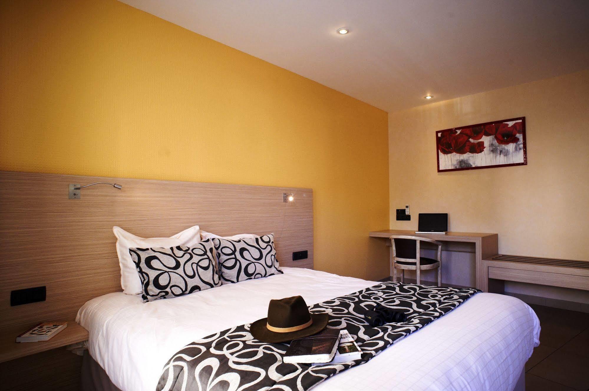 Logis Hotels Le Champalud Restaurant La Citadelle Oree-d'Anjou ภายนอก รูปภาพ