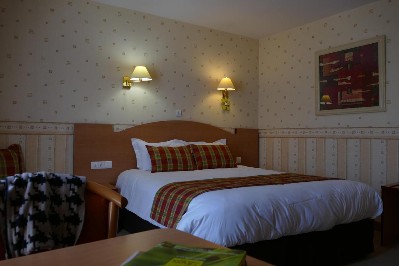 Logis Hotels Le Champalud Restaurant La Citadelle Oree-d'Anjou ภายนอก รูปภาพ